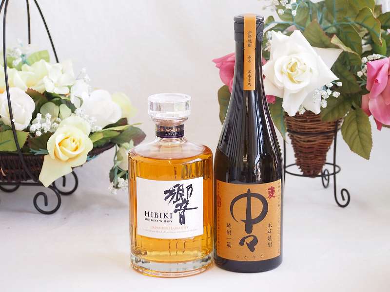 【最大2000円オフクーポン10日1:59迄】贈り物ギフト ジャパニーズウイスキーと本格麦焼酎対決セット 響700ml中々25°(宮崎県)720ml