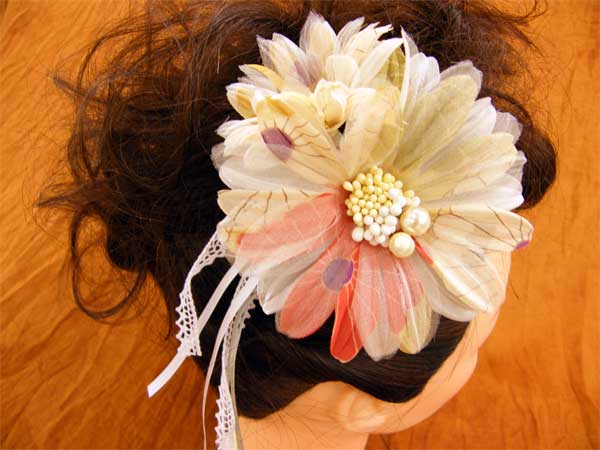 貴女を輝かせる！！ 髪飾り ・ 帯飾り ！！ お振袖・袴・訪問着など、お着物の着用時に、 あなたを輝かせてくれるアイテムです♪