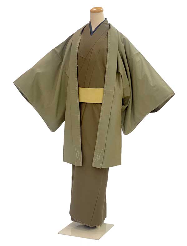 お仕立て上り メンズ きもの【M サイズ】 袷の着物 　男物 きもの 【メーカー処分品】 着物で お洒落 を楽しもう♪ 気軽に着れる キモノ です！ 【きもの ・ 羽織 ・ 長襦袢　３点セット】 37,700円