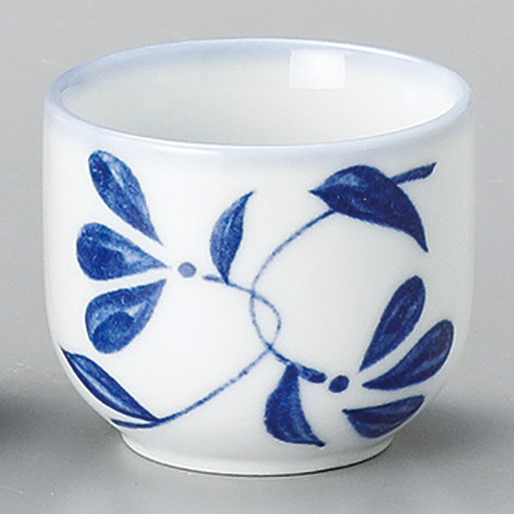 楽天市場】白磁 桜彫 大平盃 9.3x3.6cm 67cc 日本製おちょこ さかづき