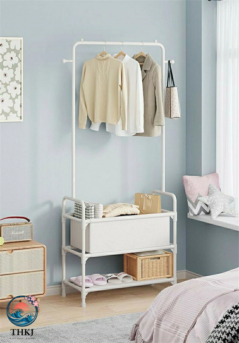 【全品5%ポイント】洋服ラック ハンガーラック 頑丈 ラック 服 洋服掛けスタンド 衣架子 収納バスケット付き 収納ラック スラックスハンガー 落地衣架 3 段 フリースタンド式｜SAKURA Factory 15,360円