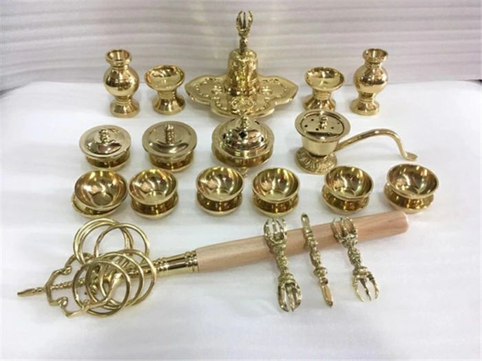 【貨物輸送無料】即納 滅多に無い新品！密教法具 前具 一面器 六器一組 仏器一対 華瓶一対塗香器 洒水器 金剛石鈴 金剛石盤 火舎香炉 五鈷杵 三鈷杵 独