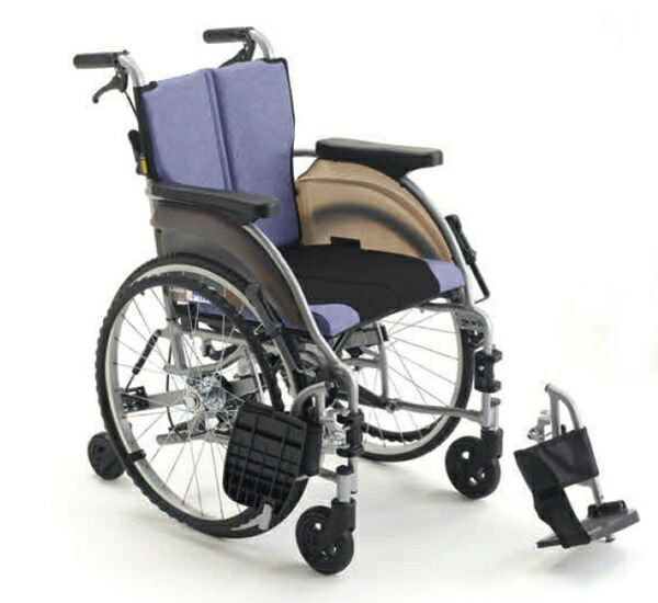 (ミキ) SKR-5 コンパクト6輪車椅子 自走式 スリム ノーパンクタイヤ仕様 折りたたみ 耐荷重100kg