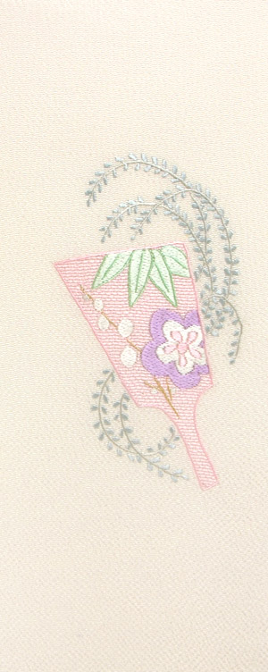 羽子板 手刺繍半衿 / 縮緬・正絹 / 薄ベージュ地 / 半襟｜さんび公式オンラインショップ