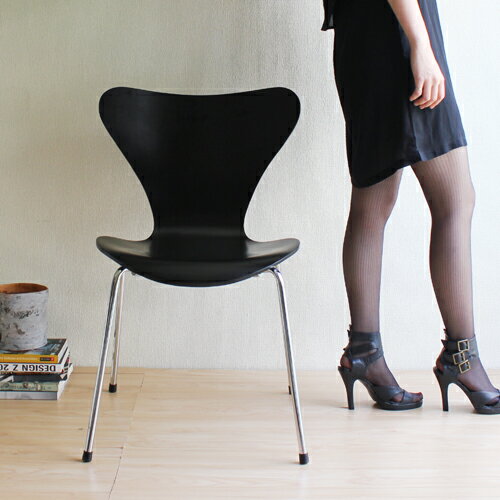 【遣っ付ける品・精神的な統合済み】【建築家：アルネ・ヤコブセン】商いもの名：SEVEN CHAIR（七つ女性議長）割り増し金【リプロダクト・ジェネリック・刷り直す版】【夕ご飯女性議長】【黒脚】【腰掛け】【北欧】【デザイナーズ】【木製】