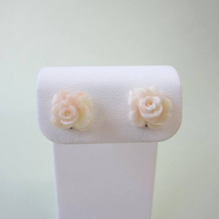 ミッド珊瑚 薔薇の花 ピアス 直結 K14WG バラ ばら 宝石サンゴ 珊瑚婚 還暦 誕生日 御祝 厄除 御守 3月の誕生石 ギフト プレゼント 結婚35周年 珊瑚職人|珊瑚職人館ー土佐