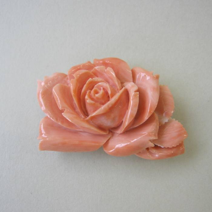 桃珊瑚 薔薇の花 ブローチ 兼 帯留 SILVER 帯 着物 和装小物 アクセサリー 宝石サンゴ 珊瑚婚 還暦 誕生日 御祝 厄除 御守 3月の誕生石 ギフト プレゼント 結婚35周年 珊瑚職人|珊瑚職人館ー土佐