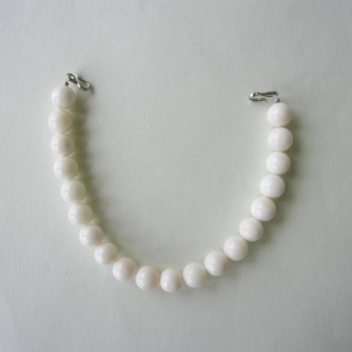 天然白珊瑚 彫り 骸骨  スカル 羽織ひも MCO-003 光る LED メタリックドクロ はにかむ BE-SHY METALLIC SKULL