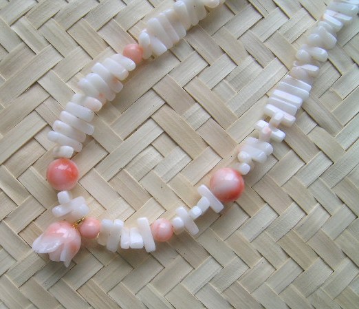 楽天市場 白 ピンク珊瑚の薔薇ネックレス 真鍮マグネット 宝石サンゴ 珊瑚職人館ー土佐
