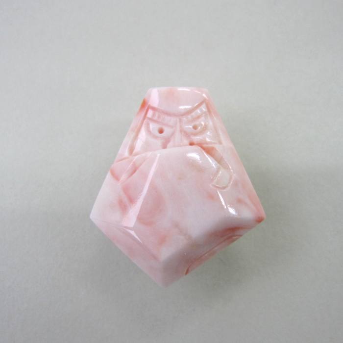 ピンク珊瑚 だるまの彫り 帯留め 洋銀 着物 浴衣 和装小物 宝石サンゴ 珊瑚婚 還暦 誕生日 御祝 厄除 御守 3月の誕生石 ギフト プレゼント 結婚35周年 珊瑚職人