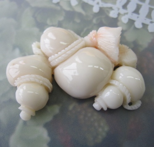 豪華な白珊瑚のひょうたんのパーツ 瓢箪 手作り 還暦 宝石サンゴ 厄除