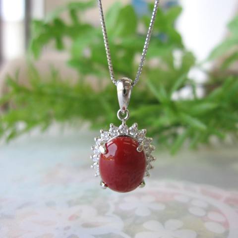 日本・高知産血赤珊瑚 プラチナぺンダントトップ Pt900 ダイヤモンド0.28ct 『宝石サンゴ』 珊瑚婚 還暦 誕生日 御祝 厄除 御守 3月の誕生石 ギフト プレゼント 結婚35周年 珊瑚職人