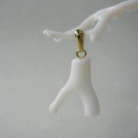 楽天市場】白珊瑚 オーバルペンダントトップ SILVER 『宝石サンゴ