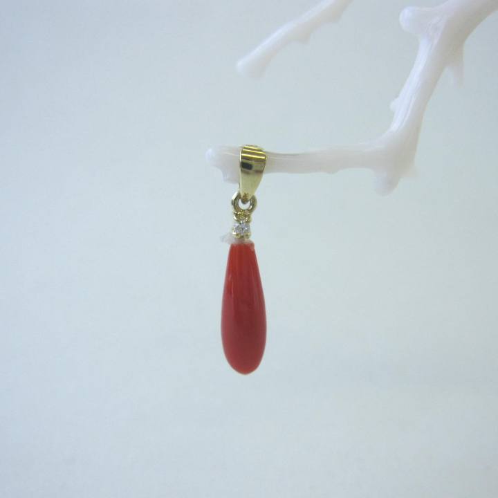 日本 高知産赤珊瑚 ドロップペンダントトップ K18 ダイヤモンド0.01ct 宝石サンゴ 珊瑚婚 還暦 誕生日 御祝 厄除 御守 3月の誕生石 ギフト プレゼント 結婚35周年 珊瑚職人