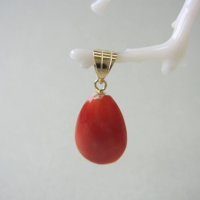 楽天市場】日本・高知産赤珊瑚 ドロップペンダントトップ K18 『宝石