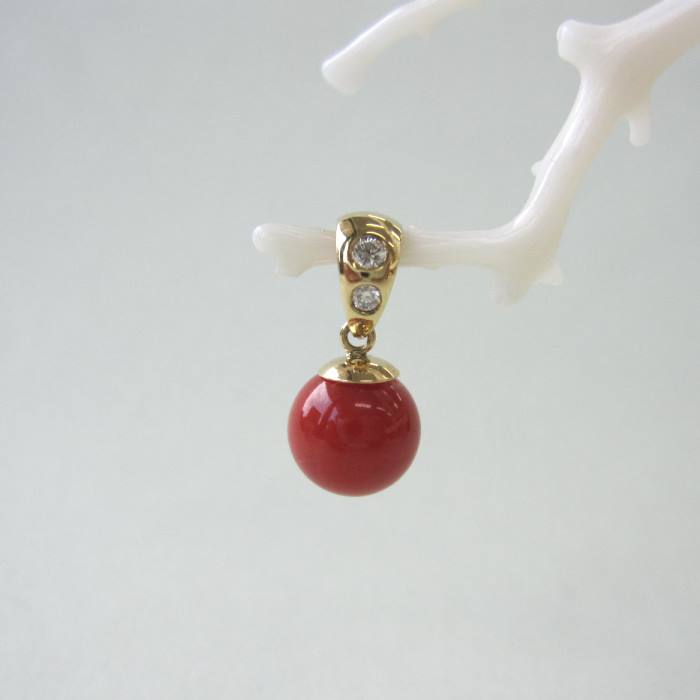 日本 高知産赤珊瑚 丸玉 ペンダントトップ (8.2ミリ) K18 ダイヤ0.05ct 宝石サンゴ 珊瑚婚 還暦 誕生日 御祝 厄除 御守 3月の誕生石 ギフト プレゼント 結婚35周年 珊瑚職人|珊瑚職人館ー土佐