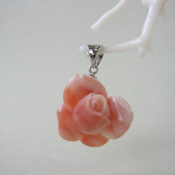 ピンクサンゴ 薔薇の花 ペンダントトップ SILVER 宝石サンゴ 珊瑚婚 還暦 誕生日 御祝 厄除 御守 3月の誕生石 ギフト プレゼント 結婚35周年 珊瑚職人｜珊瑚職人館ー土佐