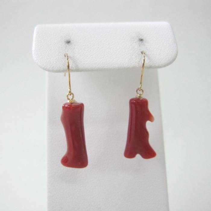 楽天市場】日本 高知産血赤珊瑚 ティアドロップ フックピアス K18 雫