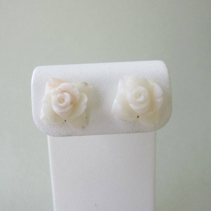 ミッド珊瑚 薔薇の花 ピアス 直結 K14WG バラ ばら 宝石サンゴ 珊瑚婚 還暦 誕生日 御祝 厄除 御守 3月の誕生石 ギフト プレゼント 結婚35周年 珊瑚職人
