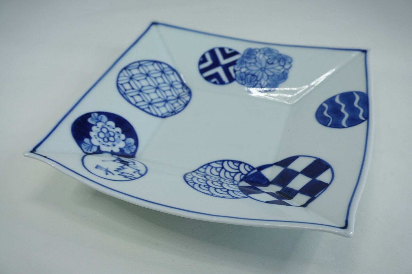 楽天市場】渓山窯 有田焼渕金白磁20センチ角皿幅20.3×奥行20.3×高さ1.9