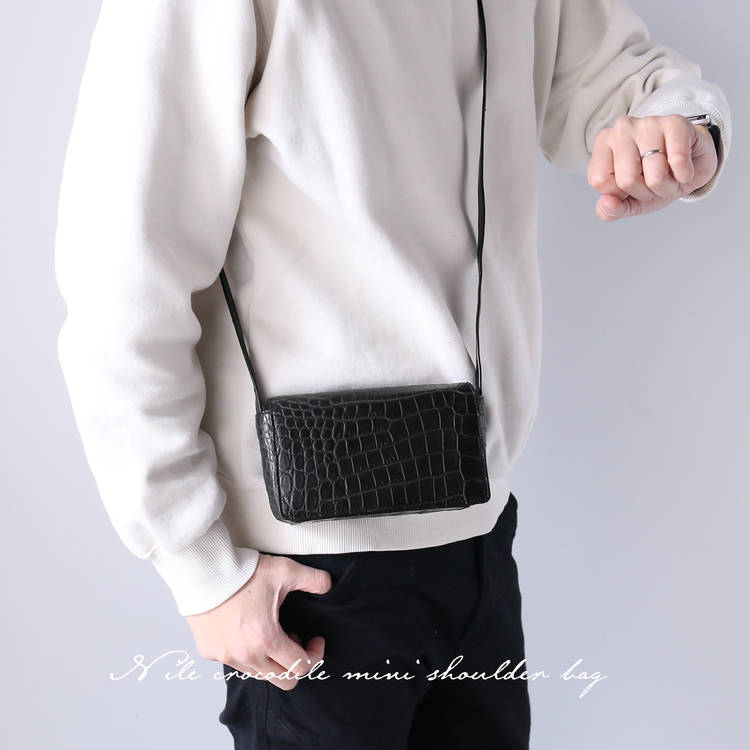 【10%OFFクーポン】ミニショルダーバッグ メンズ ナイルクロコダイル マット加工 軽量 フリーポケット マグネット 高級感 ギフト プレゼント 4FA ミニバッグ 男性 黒 ブラック クロコダイルバッグ プレゼント ギフト (06001934-mens-1r)