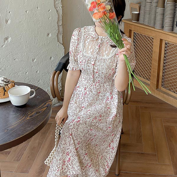 大きいサイズ ワンピース パールボタン レースコラージュ ハイウエスト切り替え ラウンドカラー 小花柄 ブロンズプリント