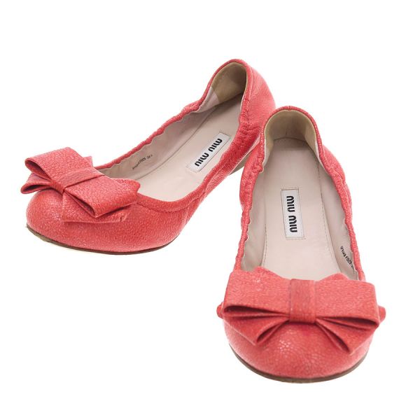 miu miu レッド フラットシューズ アンクルストラップ バレエ MIU MIU（バレエシューズ）のフリマアイテム一覧