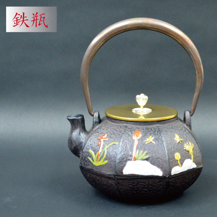 鉄瓶　花と蜻蛉　トンボ　急須　やかん　鉄釜　湯沸かし　鉄急須　鉄器　【送料無料】
