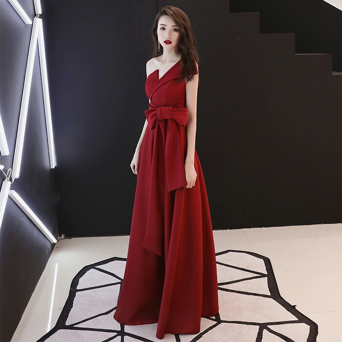 ロング御召しもの 色つや御召しもの 赤 寄り合い御召しもの 花嫁御寮 フォーマルドレス 華燭の典 外国で挙式 カクテル御召しもの 一肩肉 イブニ