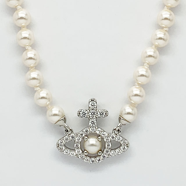 vivienne westwood パールホワイト 3連ネックレス Vivienne Westwood - ヴィヴィアン 三連パール ネックレスの通販 by み