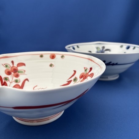 波佐見焼 深鉢 中鉢 多用鉢 有りの実 万歴 墨付き 6寸 多用鉢有りの実 赤 藍 一蔵窯  有りの実鉢書き割り 朱 青 多用鉢書き割り 食器書き割り 鉢 和食器 技術者技 和今めかしい 今めかしい 祝賀会 しっぺい返し品 差し上げ物 日本製 食器 手作り 食器 和風 室内装飾 高品質 御前上等