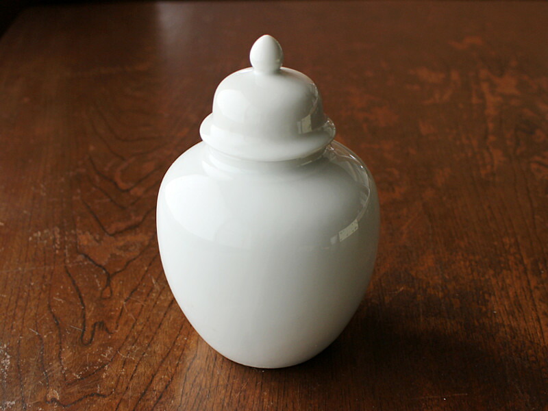 【新品未使用】作家もの　置物　壺　蓋付き　白　ホワイト 楽天市場】【アウトレット】白テンプルジャー・h15.5cm ※難あり / 白い