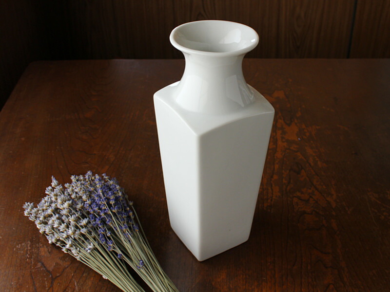 詳細不明　専用木箱付き　花瓶　高さ26cm 陶磁器 花瓶 大きい 陶器 白 壺型 空木 M 直径27cm おしゃれ フラワー