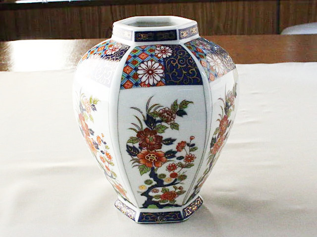 梅柄花瓶／未使用 楽天市場】【アウトレット】亀甲梅 18.5cm 丸花瓶 / 梅柄 丸形