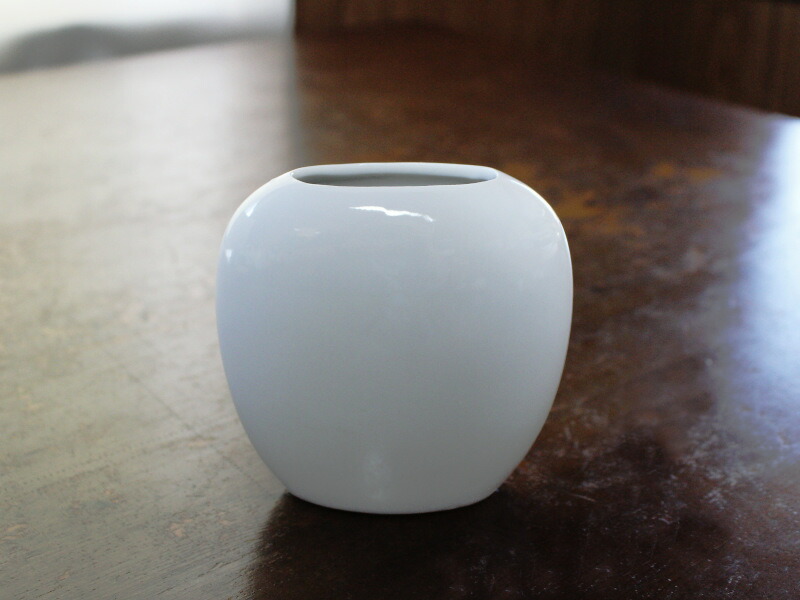 楽天市場】【アウトレット】白磁 平型花瓶 [高さ11cm] / 白い陶器 白磁