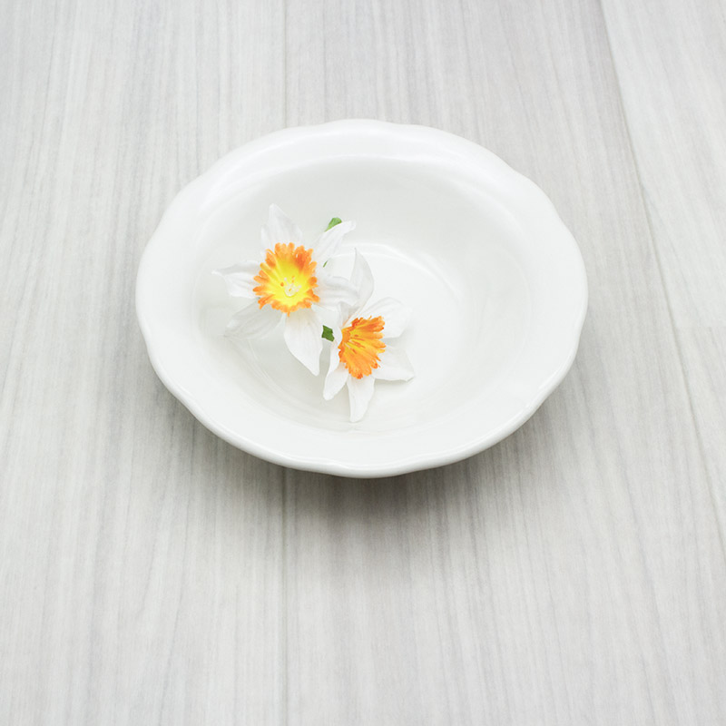 楽天市場】【アウトレット】白磁 フチ波リム 3.5 皿 ※鉄粉、ピンホール