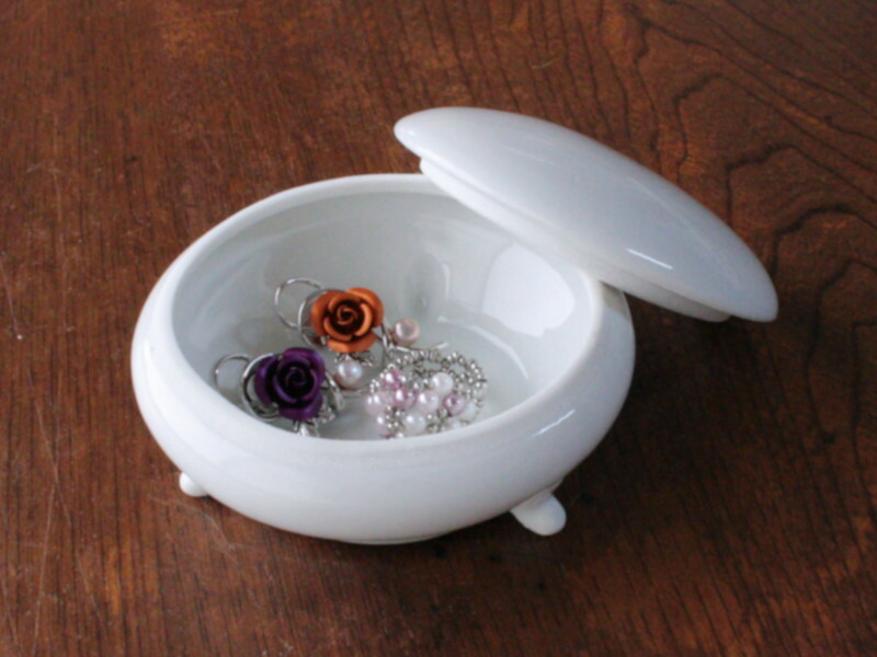 楽天市場】磁器製 楕円 蓋物(オーバルBOX)日本製 磁器 小物入れ