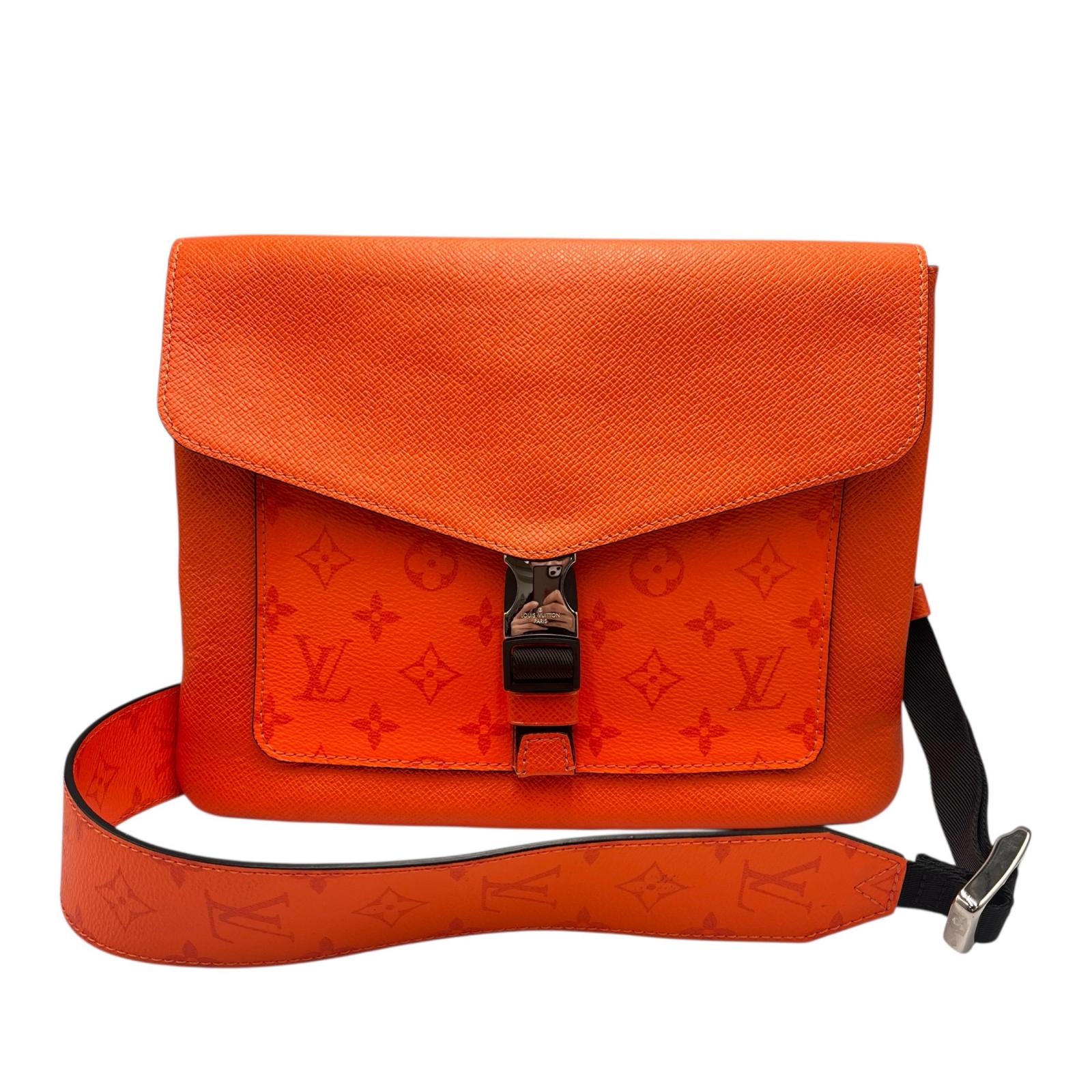 ルイヴィトン LOUIS VUITTON ショルダーバッグ タイガラマ 下げ翼 伝達人御徒面子 M30415 なめし革 ボルケーノオレンジ メンズ