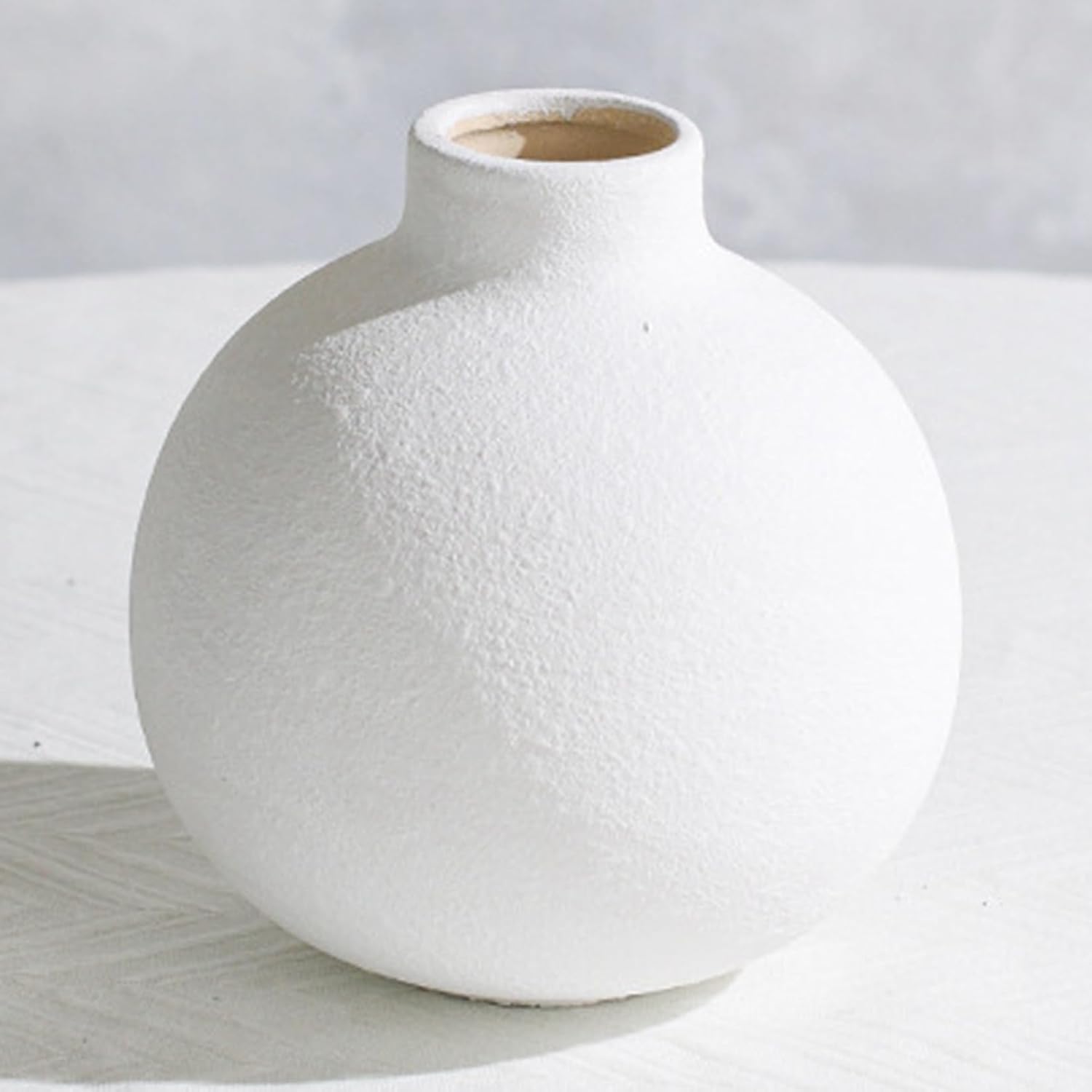 花びん 花器 円型 球状体 一輪挿し 丸い・円い ミニ花器 瀬戸もの花器 陶芸花器 御花申し合わせ用花器 生け花用花器 オリジナル性かざり付ける 家飾りつけ個条 モダンシンプル 北欧曲線状の形表現スタイル ベージュ 白いこと