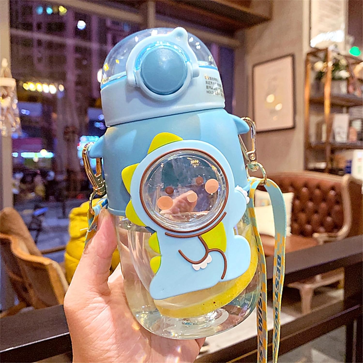 720ml ウォーターボトル 猫 クマちゃん 恐竜 水筒 ストロー ベルト ロック機能付き 大型 プラスチック製 漏れ防止 持ち運び あらう 耐冷耐熱 かわいい 子供用 学生 保育園 運動会 旅行 誕