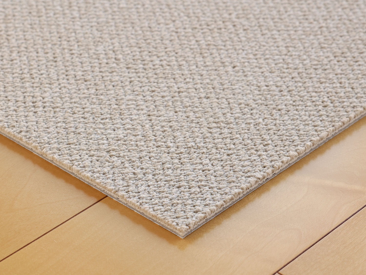 サウンド ミスティータイルカーペット【カラー：ナチュラル】 【サイズ：40cm×40cm】シリーズ最高クラスの遮音性能 ループパイル カーペット ペット対応 室内用 日本製 防炎品 制電 防ダニ 丸洗い・手洗いOK 防音 遮音 ΔLL(I)-5 床暖房対応 すべり止め加工
