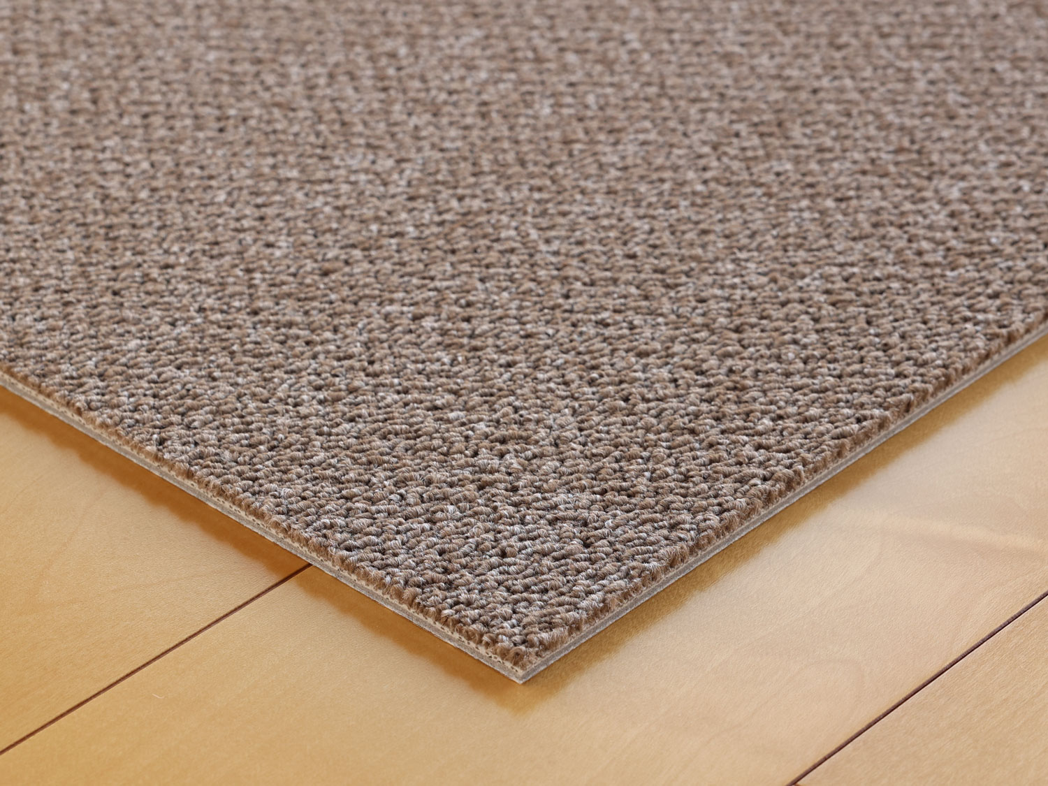 サウンド ミスティータイルカーペット【カラー：アッシュブラウン】【サイズ：40cm&times;40cm】シリーズ最高クラスの遮音性能ループパイル カーペット ペット対応 室内用 日本製防炎品 制電 防ダニ 丸洗い手洗いOK防音 遮音 ΔLL(I)-5 床暖房対応 すべり止め加工｜ドリームインテリア