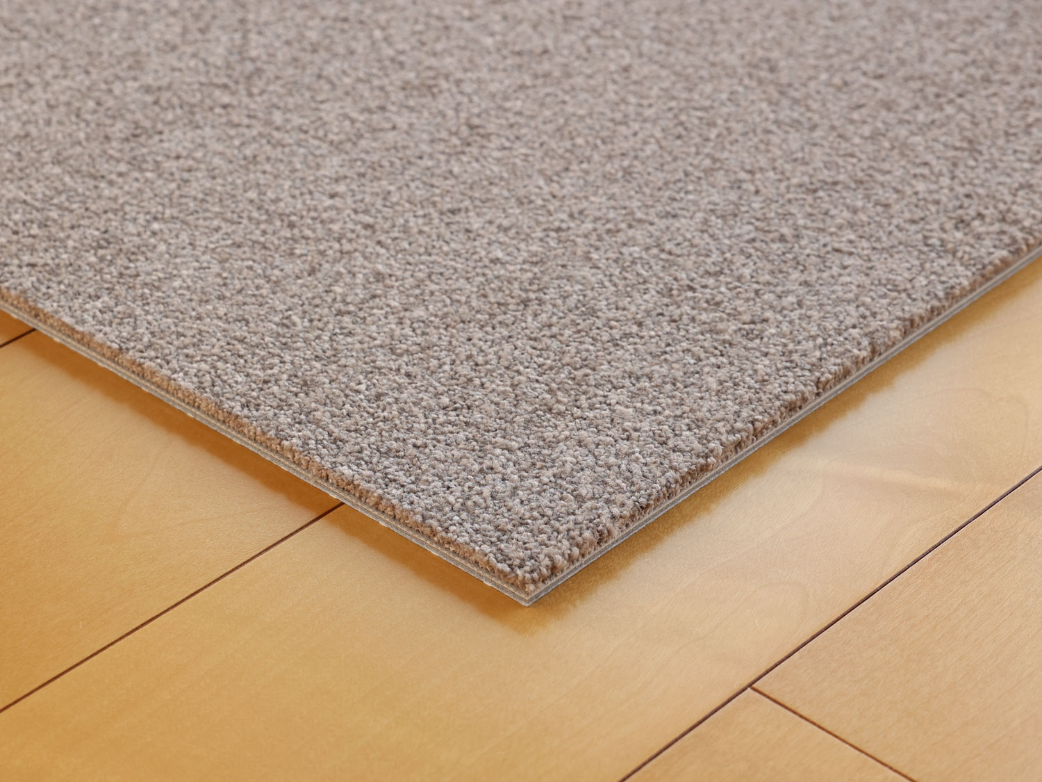 【アッシュブラウン】ラグジュアリー タイルカーペット【サイズ：50cm&times;50cm】日本製 こだわりスタイル室内用 柔らかナイロン 高耐久 カットパイル防炎品 制電 防ダニ 水洗い 手洗いOKペットにもおすすめ 床暖房対応 撥水 防汚 消臭機能｜ドリームインテリア