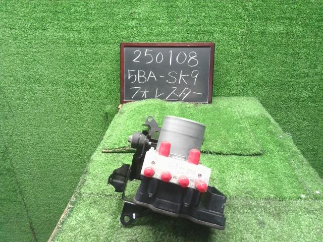【中古】フォレスター 5BA-SK9 ＡＢＳアクチュエーター 自社品番250108 D4S