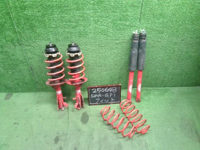 【中古】社外　ＳＨＯＷＡ ＴＵＮＩＮＧ　フィット DAA-GP1　 ストラット　ショック　アブソーバー　スプリング　セット（１台分） 自社品番250648 NH700M