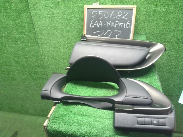 【中古】アクア 6AA-MXPK16 ダッシュパネル　メーター　フード　 55410-52390-C4 自社品番250682 089 5,234円