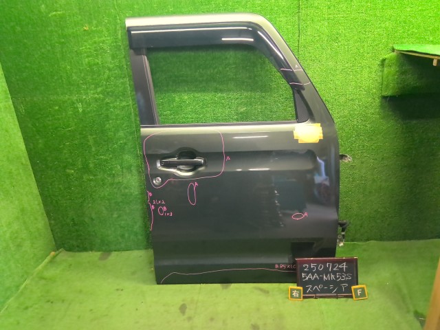 【中古】スペーシア 5AA-MK53S 右フロントドア 68001-79R00 自社品番250724 ZVD
