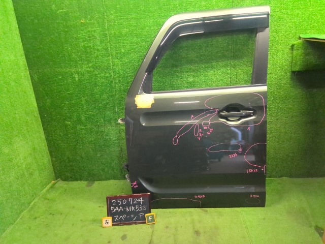 【中古】スペーシア 5AA-MK53S 左フロントドア 68002-79R00 自社品番250724 ZVD 28,314円
