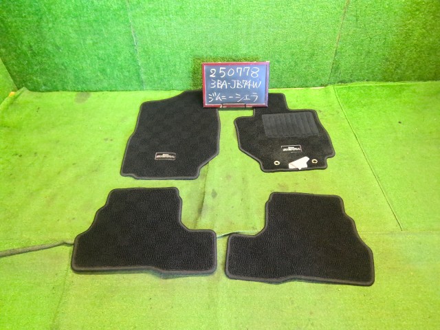 【中古】ジムニーシエラ 3BA-JB74W フロアマット 自社品番250778 ZVL