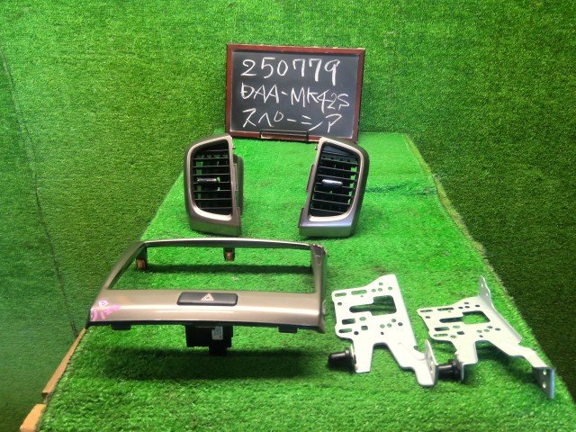 【中古】スペーシア DAA-MK42S オーディオパネル 73821-81M30-QDN 自社品番250779 ZVH